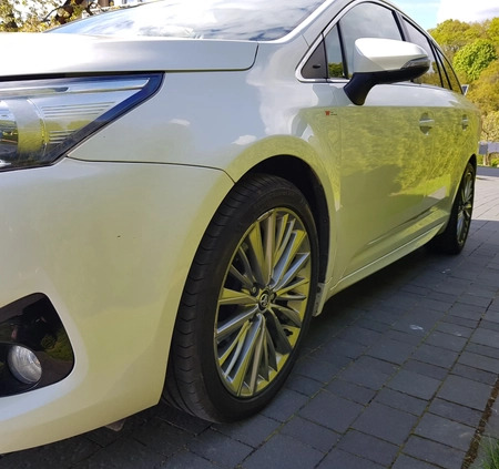 Toyota Avensis cena 74900 przebieg: 125000, rok produkcji 2016 z Kraków małe 154